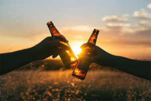 Lee más sobre el artículo Alcohol y antibióticos: una mezcla con historia y mitos