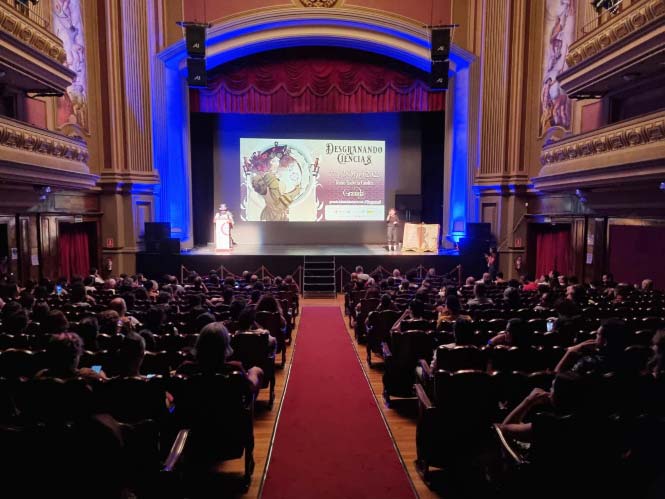 Lee más sobre el artículo La ciencia llena el Teatro Isabel la Católica de Granada
