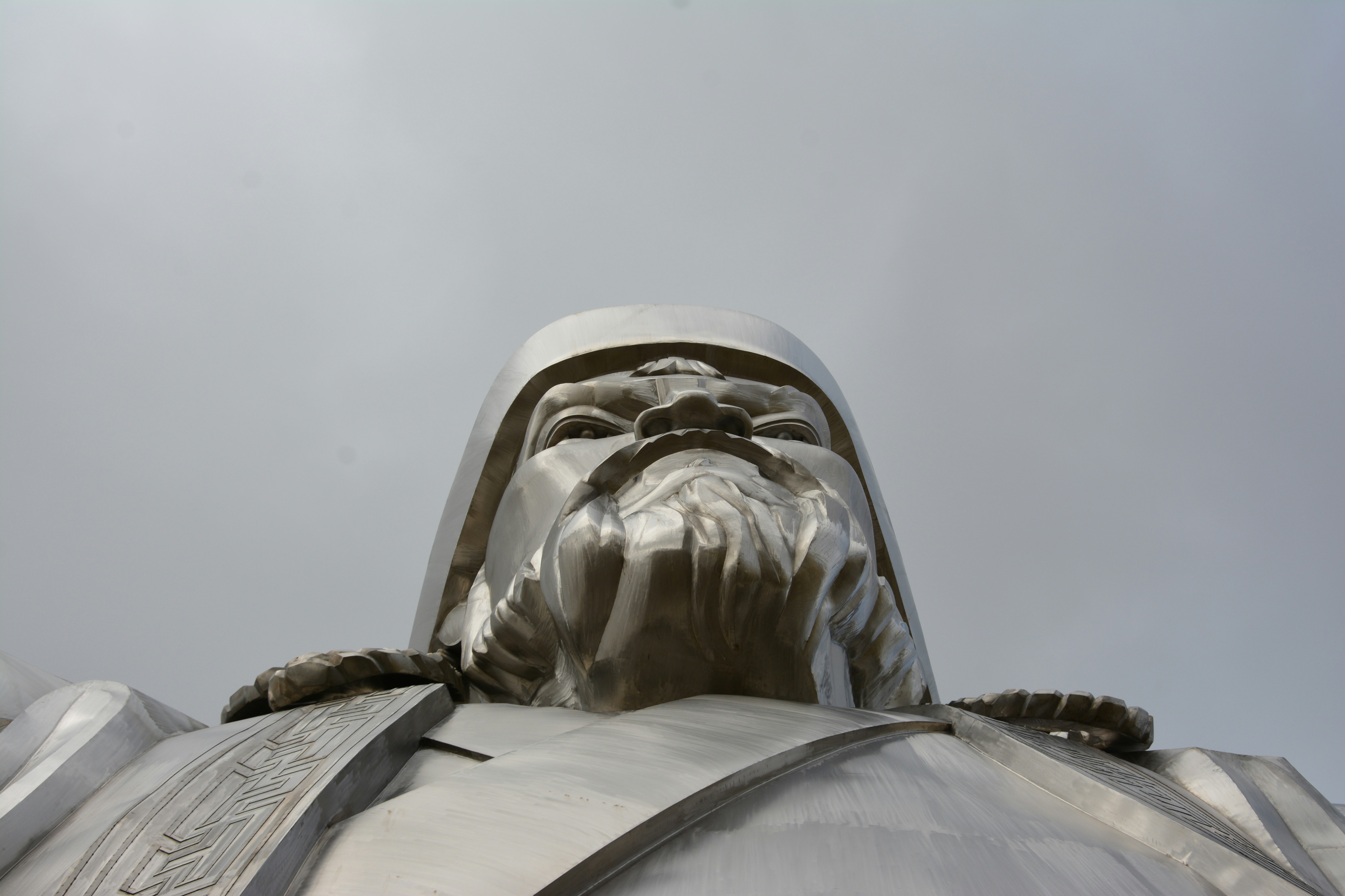 Lee más sobre el artículo Genghis Khan, el manipulador del clima y Julio Iglesias mongol